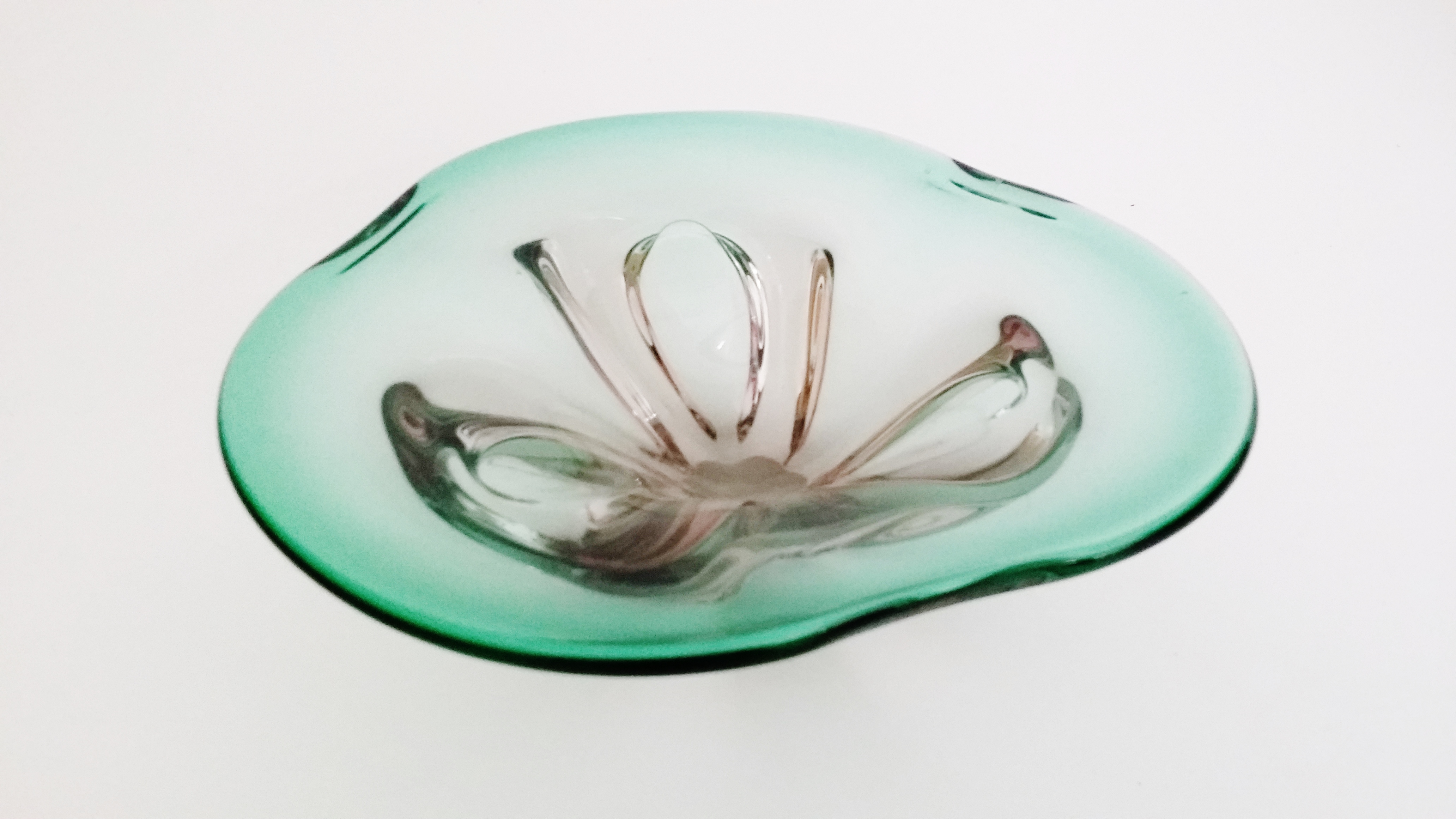Glass bowl