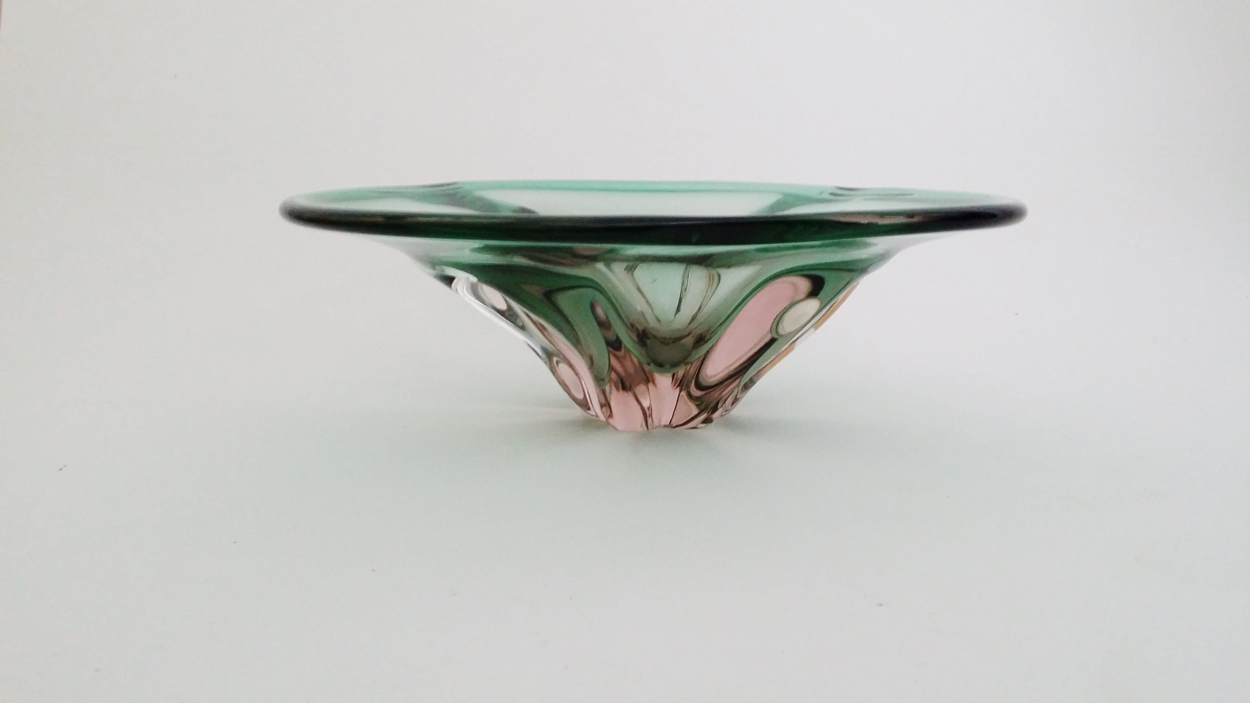 Glass bowl